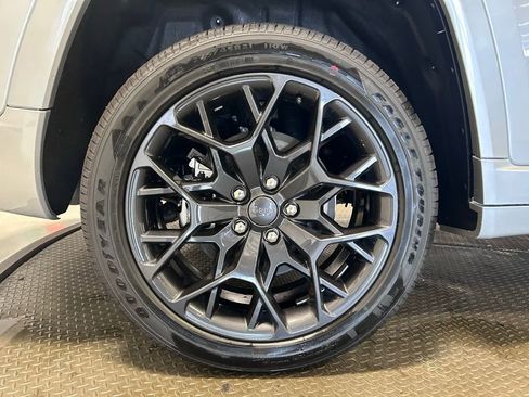 New 2026 Jeep Grand Cherokee L Summit AWD/4WD image 32