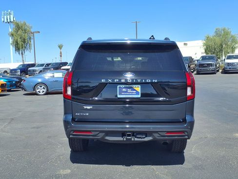 Certified 2025 Ford Expedition Active AWD/4WD image 5