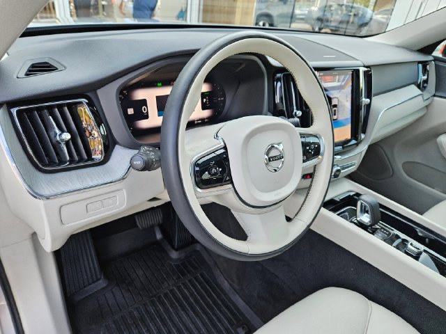 Certified 2024 Volvo XC60 T8 Plus w/ Protection Package Premier AWD/4WD image 19