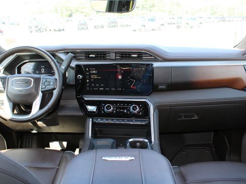 Used 2024 GMC Sierra 2500 Denali w/ Denali Reserve Package AWD/4WD image 8