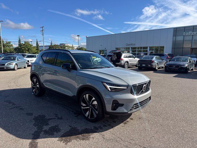 Used 2026 Volvo XC40 B5 Ultra w/ Climate Package AWD/4WD image 3