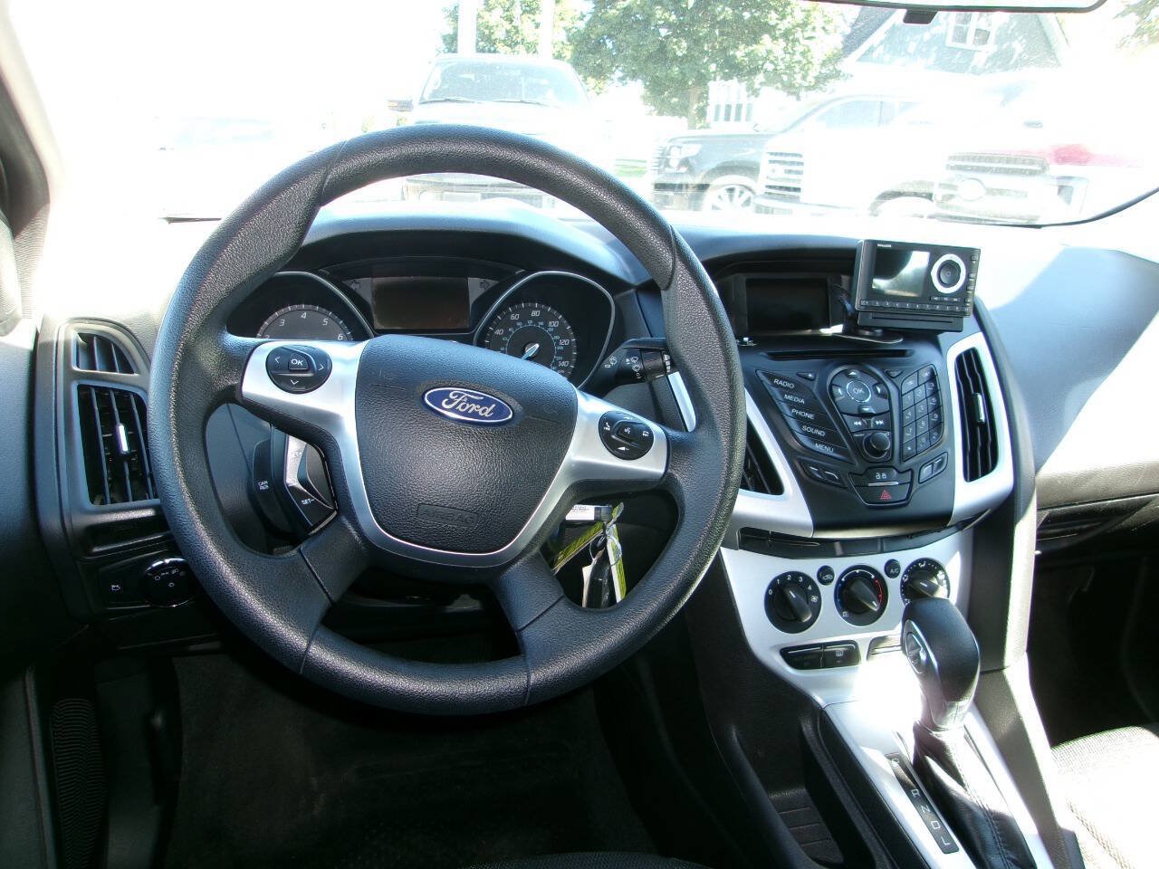 Used 2014 Ford Focus SE FWD image 6