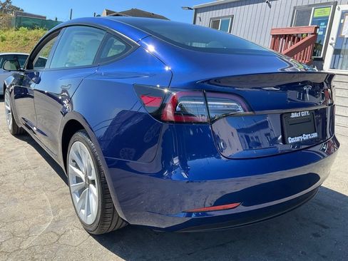 Used 2023 Tesla Model 3 Standard Range image 88