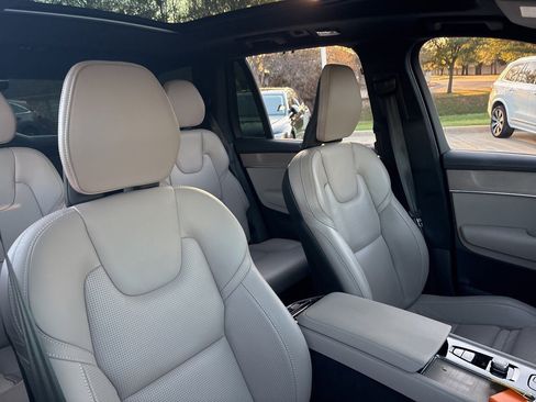 Certified 2025 Volvo XC90 T8 Ultra w/ Lounge Package image 14
