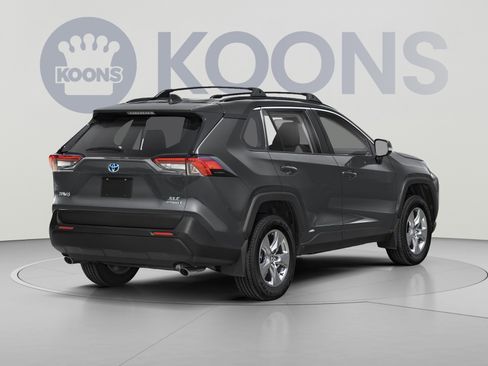 Used 2025 Toyota RAV4 XLE AWD/4WD image 2