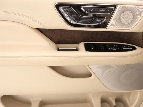 Used 2019 Lincoln Navigator Reserve AWD/4WD image 19