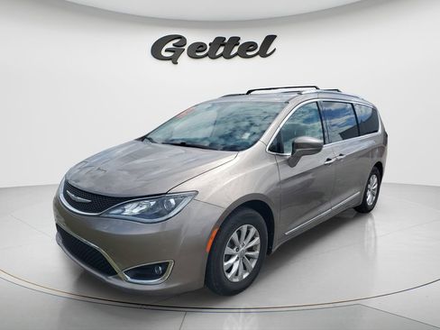 Used 2018 Chrysler Pacifica Touring-L Plus FWD image 1