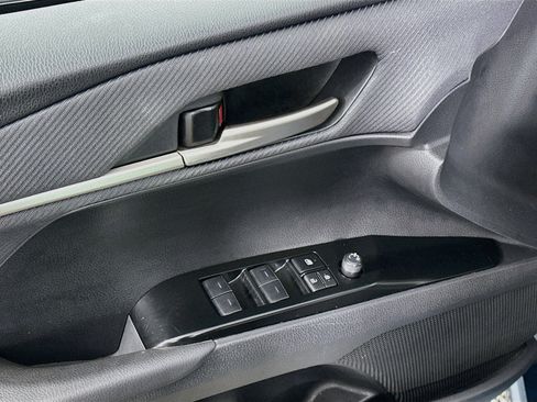 Used 2025 Toyota Camry SE FWD image 15