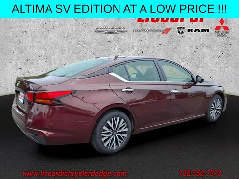 Used 2024 Nissan Altima 2.5 SV FWD image 4