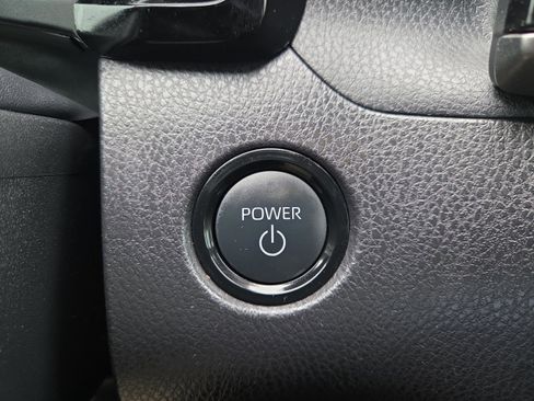 Used 2025 Toyota Camry SE w/ Convenience Package image 24