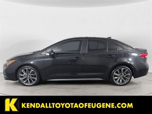 Used 2020 Toyota Corolla SE image 2