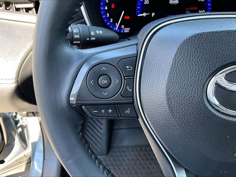 Used 2022 Toyota Corolla Cross XLE image 23