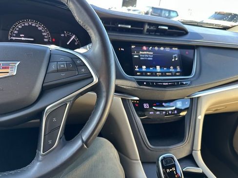 Used 2017 Cadillac XT5 Luxury w/ Driver Awareness Package image 42
