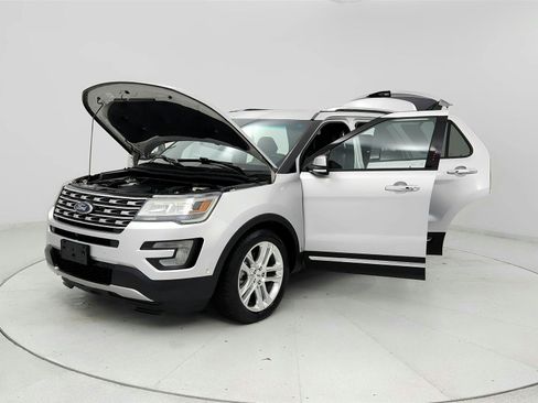 Used 2016 Ford Explorer Limited w/ Equipment Group 301A FWD image 9