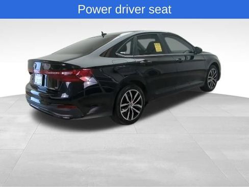 Used 2025 Volkswagen Jetta SE image 7