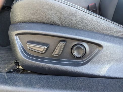 Used 2025 Toyota Camry SE image 45