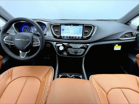 New 2026 Chrysler Pacifica Pinnacle image 5