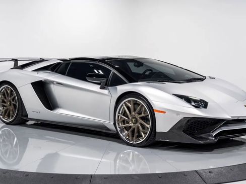 Used 2018 Lamborghini Aventador S image 7