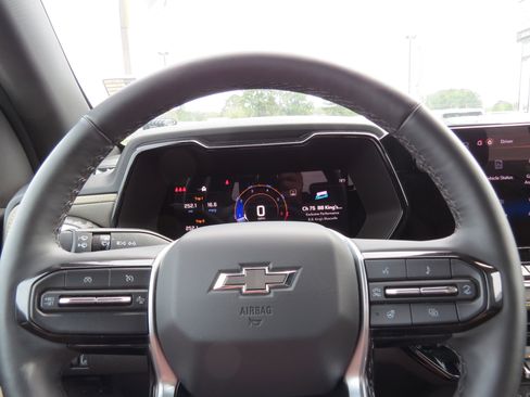 Used 2025 Chevrolet Colorado ZR2 w/ Off-Road Front Bumper Package image 36