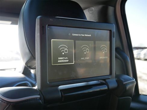 Used 2024 Chrysler Pacifica Limited w/ Uconnect Theater Family Group image 14