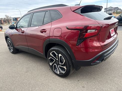 Used 2024 Chevrolet Trax RS w/ Sunroof Package image 3