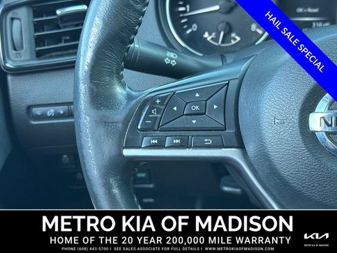 Used 2017 Nissan Rogue SV AWD/4WD image 21