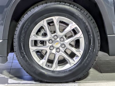 Used 2021 Chevrolet Traverse LT image 11