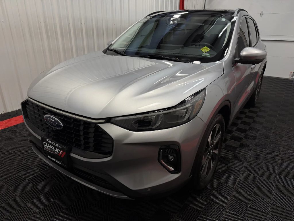 Used 2023 Ford Escape Platinum AWD/4WD image 9