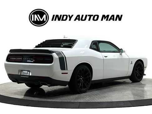 Used 2016 Dodge Challenger R/T Scat Pack RWD image 4