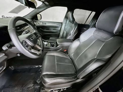 Used 2024 Jeep Grand Cherokee Overland w/ Adv Protech Group III AWD/4WD image 22
