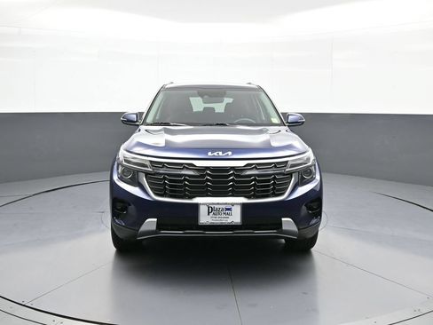 Certified 2025 Kia Seltos EX AWD/4WD image 2