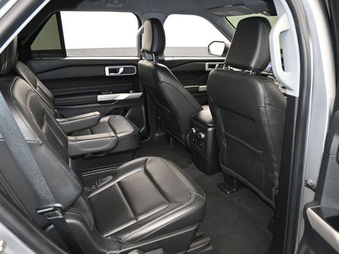 Used 2022 Ford Explorer XLT w/ Equipment Group 202A image 39