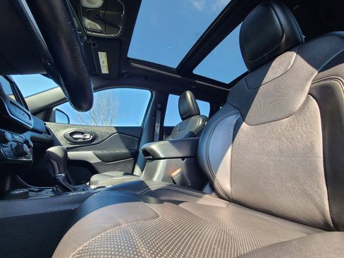 Used 2021 Jeep Cherokee Latitude Lux 80th Anniv w/ Quick Order Package 26U 80TH image 22