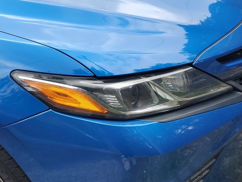 Used 2019 Toyota Camry SE FWD image 9