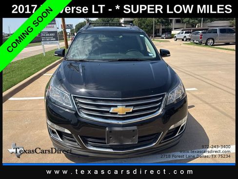 Used 2017 Chevrolet Traverse LT FWD image 2