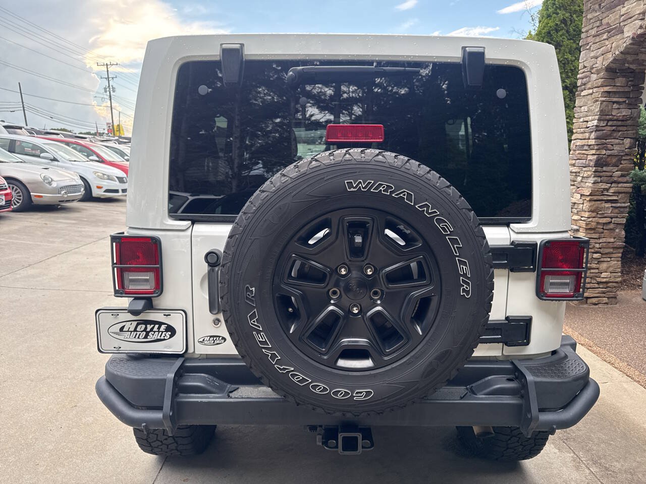 Used 2013 Jeep Wrangler Unlimited Sahara AWD/4WD image 2