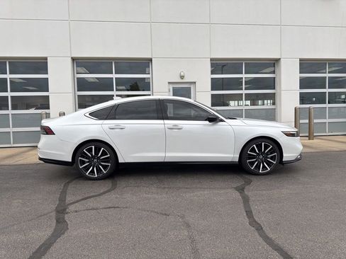 Used 2023 Honda Accord Touring image 3