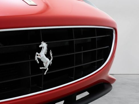 Used 2010 Ferrari California RWD image 36