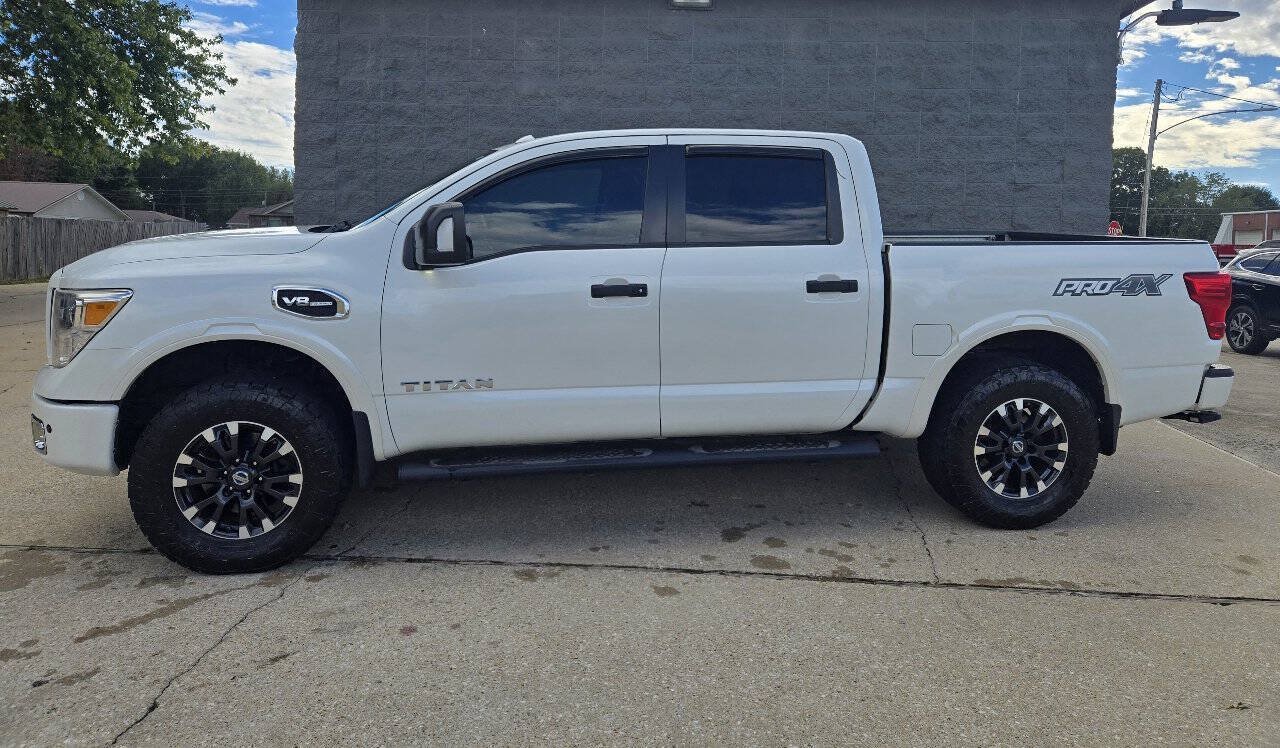 Used 2017 Nissan Titan PRO-4X w/ Pro-4x Convenience Package AWD/4WD image 2