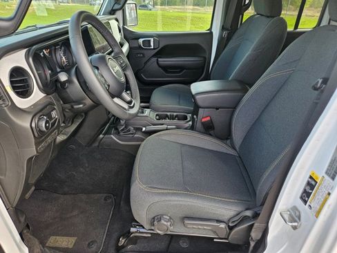 Used 2025 Jeep Wrangler Sport S image 14