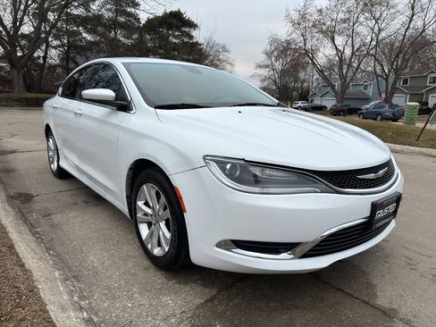 Used 2017 Chrysler 200 Limited Platinum image 5