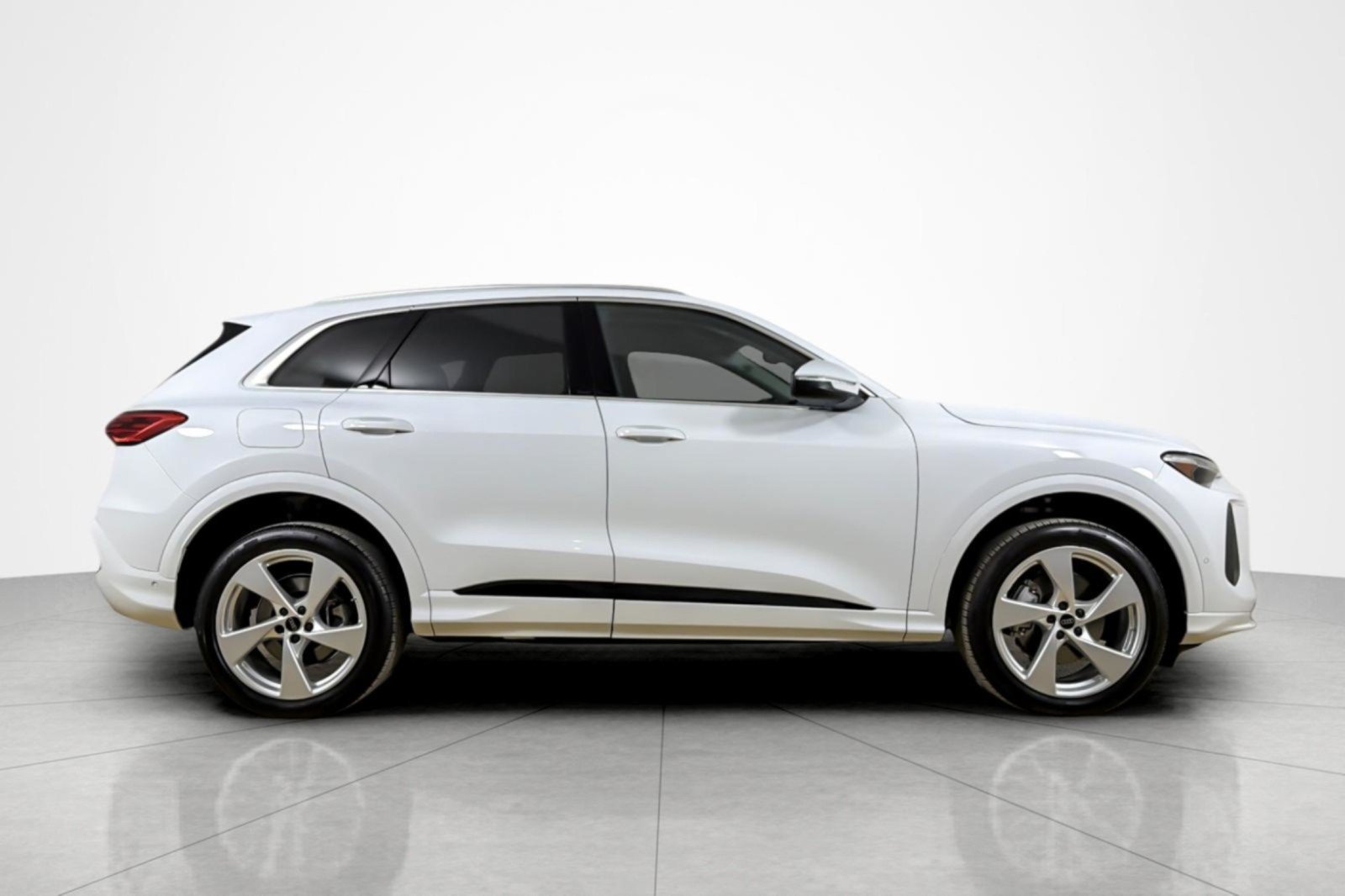 Used 2025 Audi Q5 Premium Plus w/ Premium Plus AWD/4WD image 6