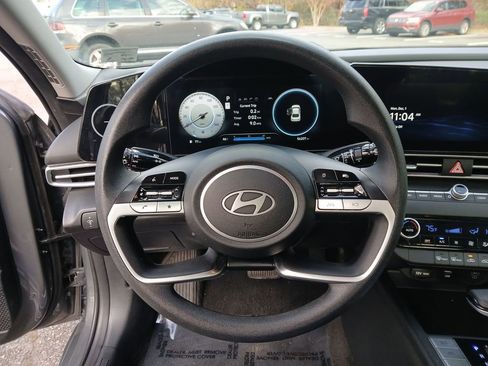 Used 2024 Hyundai Elantra SEL image 15