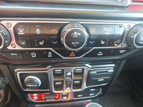 Used 2022 Jeep Wrangler Unlimited Rubicon w/ Cold Weather Group image 18