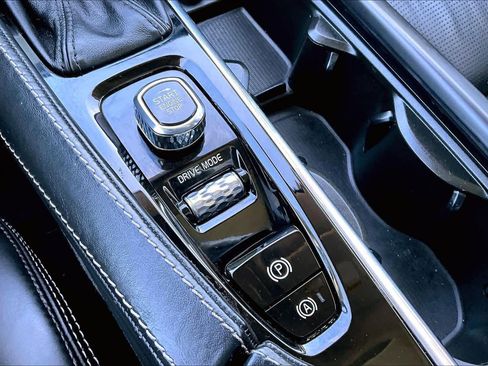 Used 2020 Volvo XC90 T6 Inscription w/ Protection Package Premier image 34