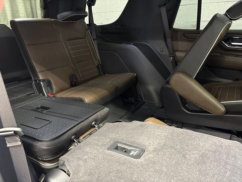New 2026 GMC Yukon Denali Ultimate w/ LPO, Floor Liner Package AWD/4WD image 14