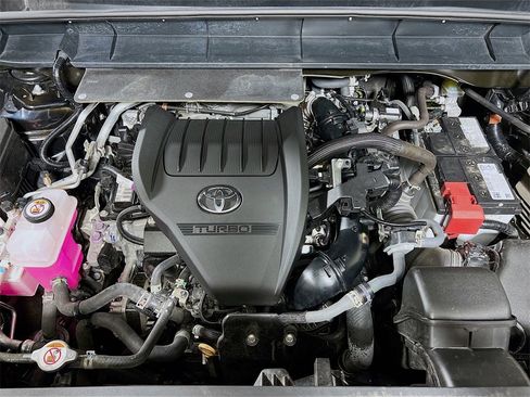 Certified 2024 Toyota Highlander XLE image 29