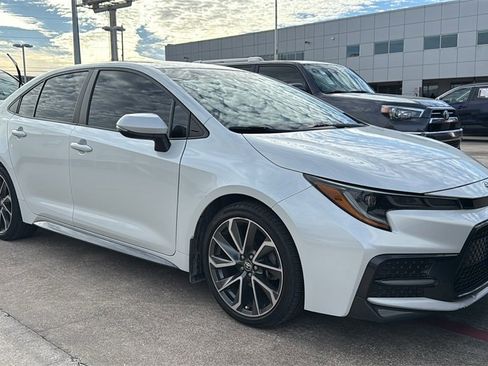 Used 2022 Toyota Corolla SE image 2