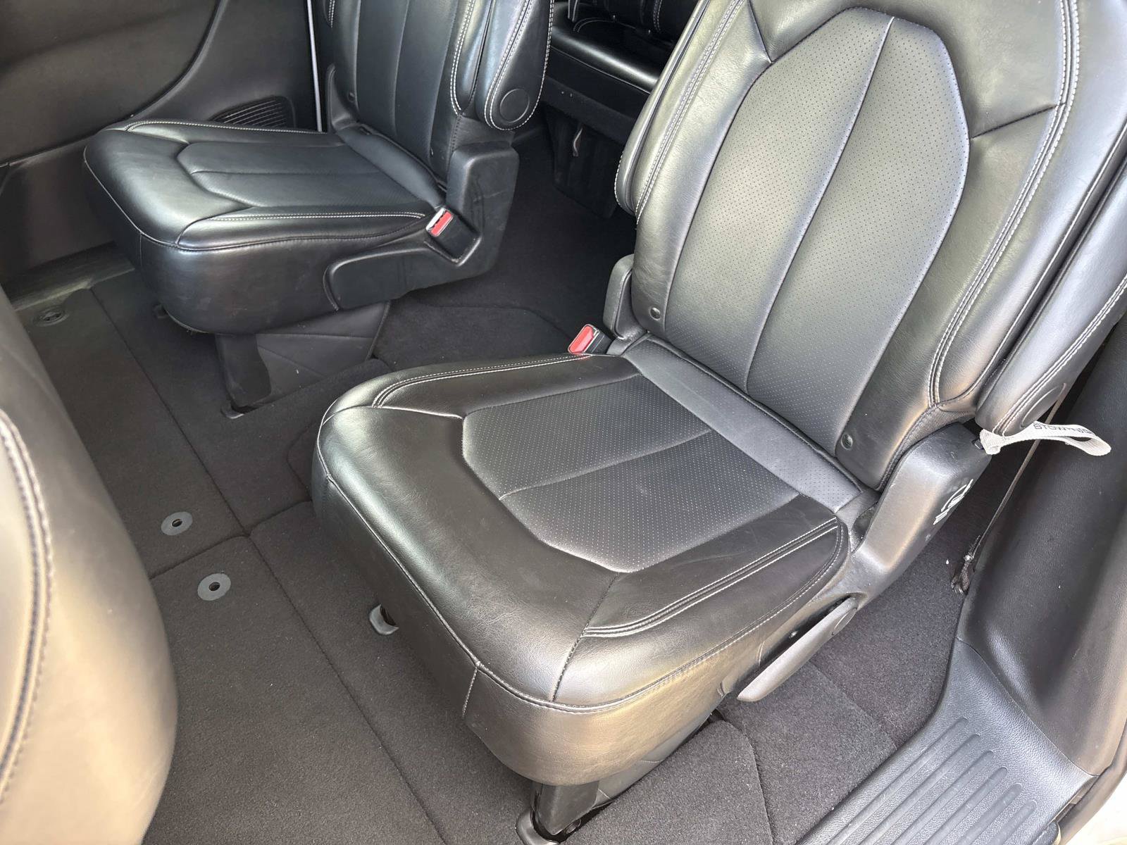 Certified 2025 Chrysler Pacifica Select FWD image 11