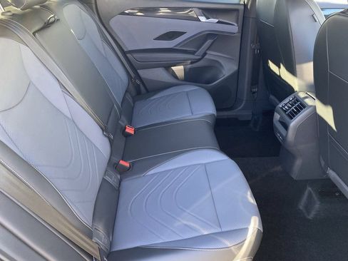 New 2026 Volkswagen Tiguan SE R-Line FWD image 9